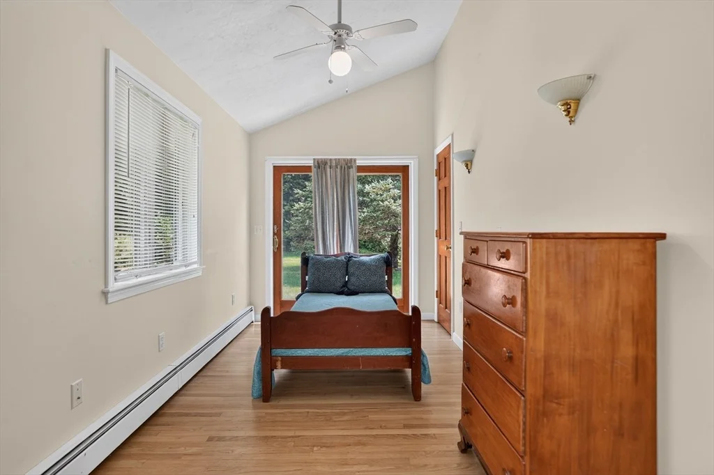 Photo of 15 Burbank Ln