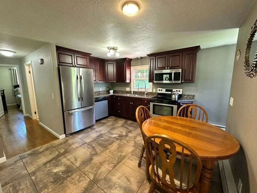 Photo of 170 Treetop Ave