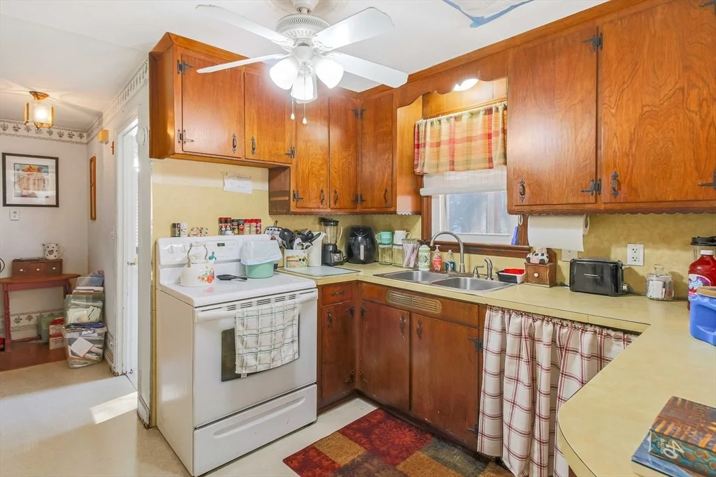 Photo of 400 River Rd
