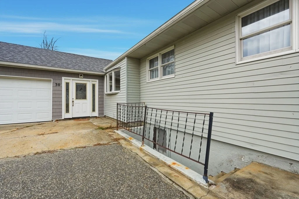 Photo of 30 Jerilis Dr