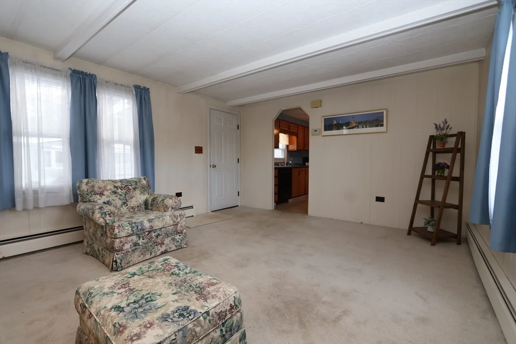 Photo of 911 Camelot Dr