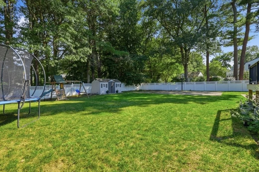 Photo of 2 Hazelwood Dr