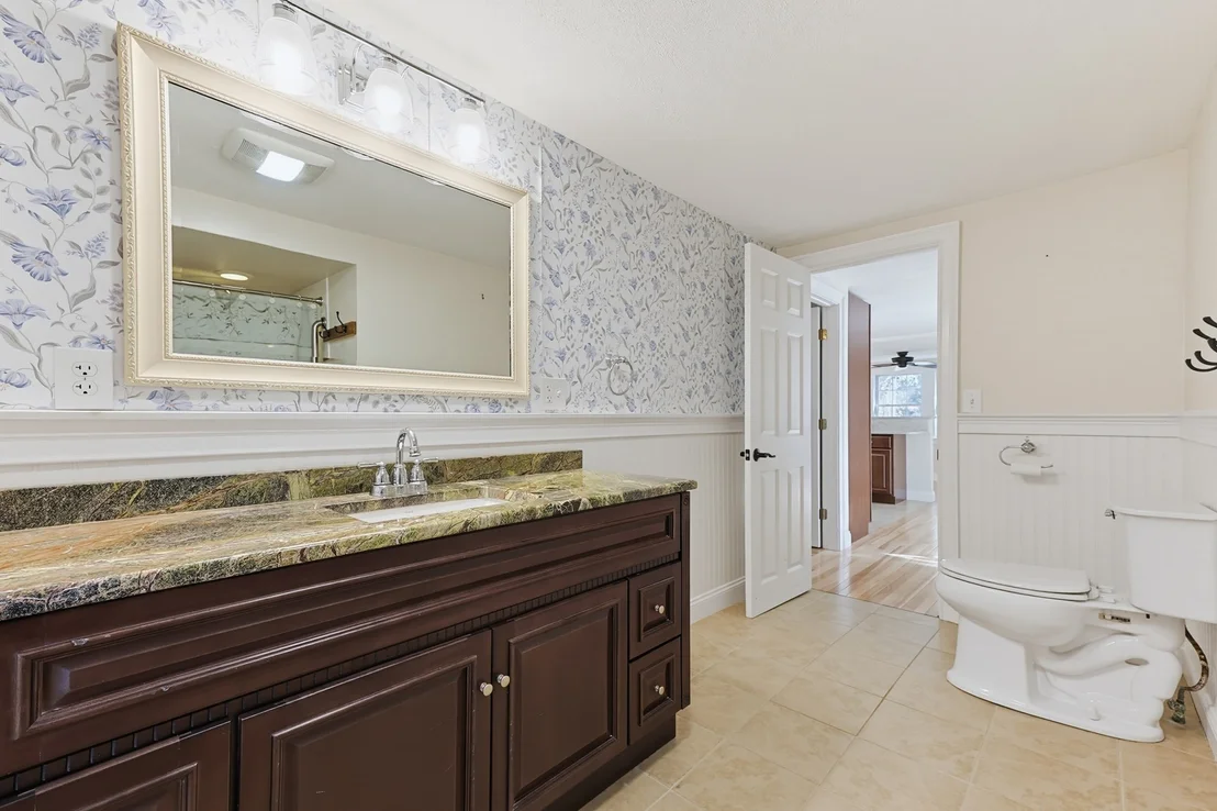 Photo of 116 Lakeshore Dr