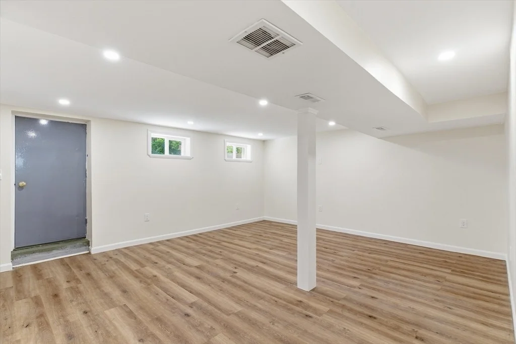 Photo of 60 Pond Ln
