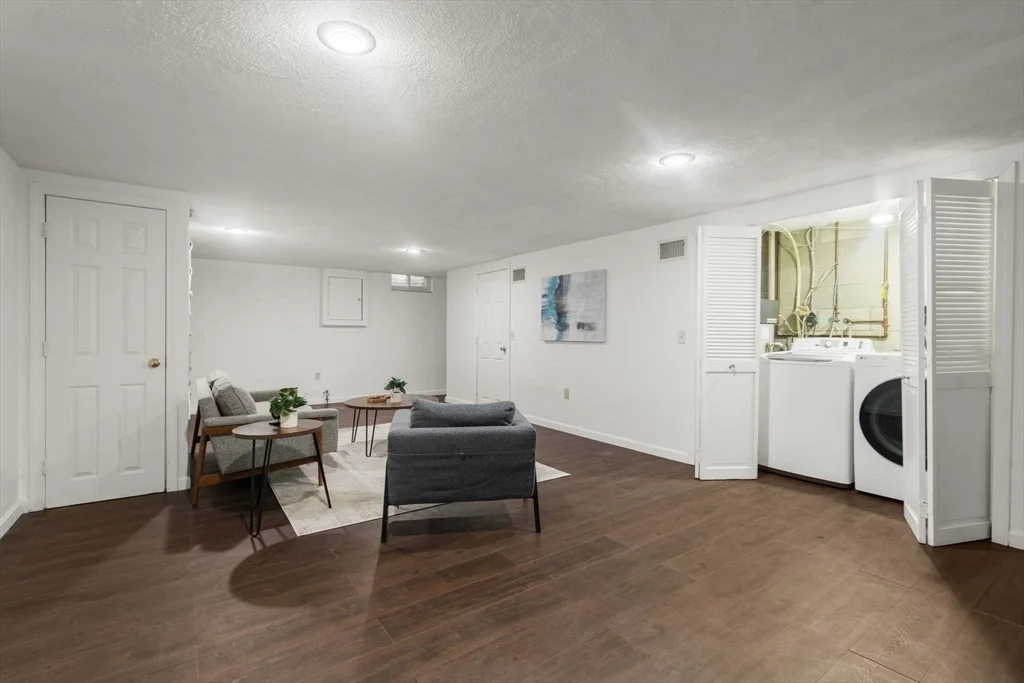 Photo of Unit 1 at 1 Beth Cir