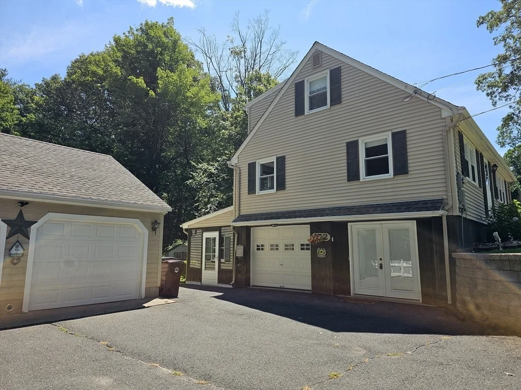Photo of 152 Shaker Rd