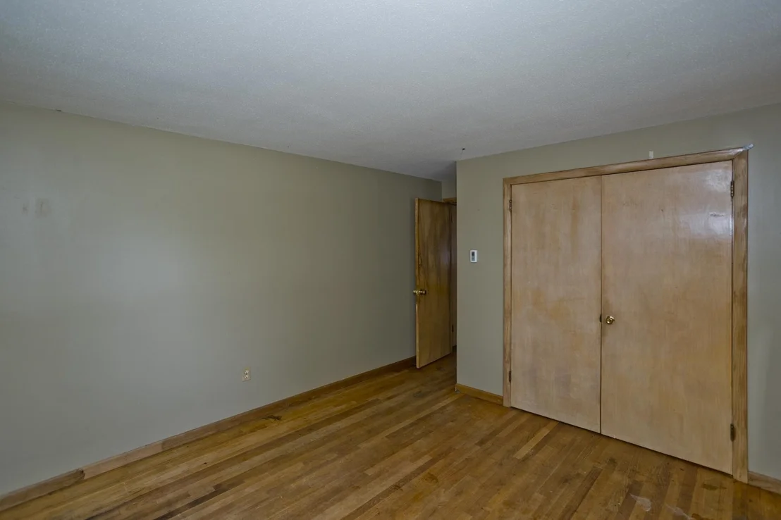 Photo of 956 Granby Rd