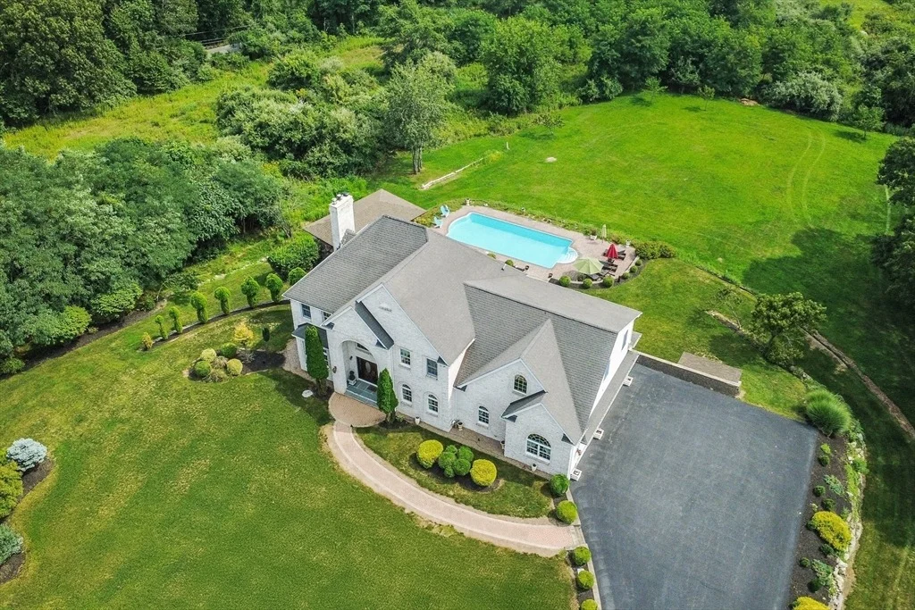 Photo of 385 Scott Rd