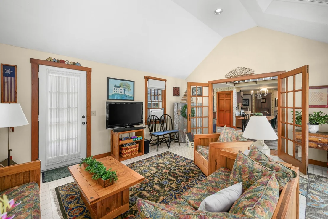 Photo of 8 Crestview Dr Ext