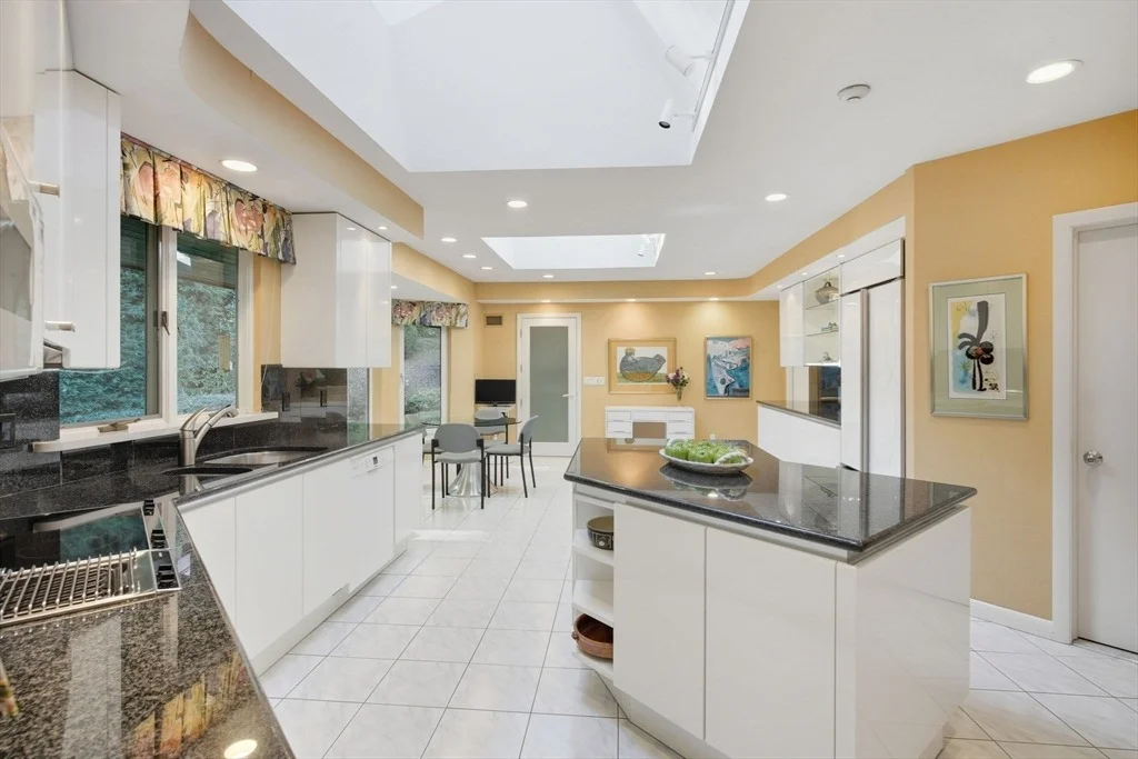 Photo of 182 Crestview Cir