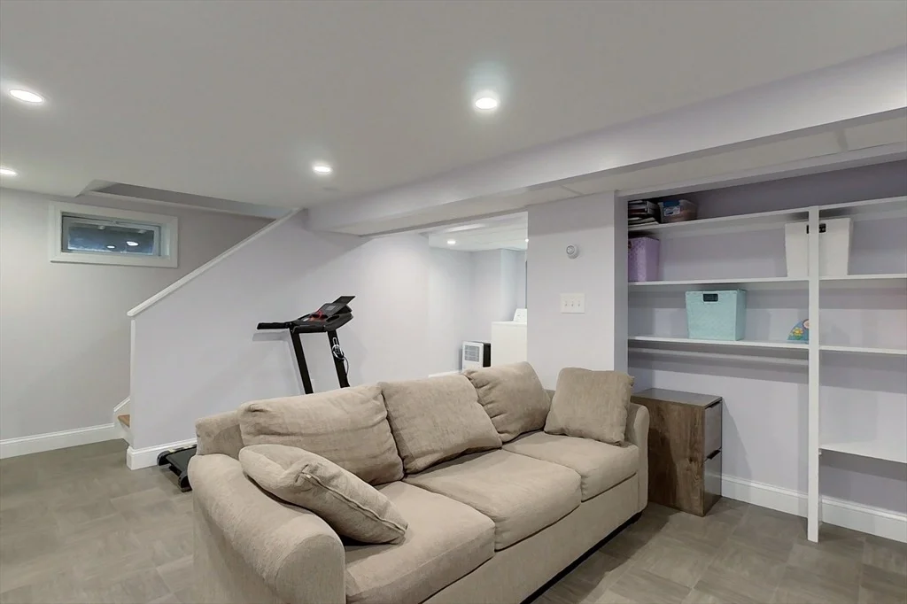 Photo of 21 Hyacinth Dr