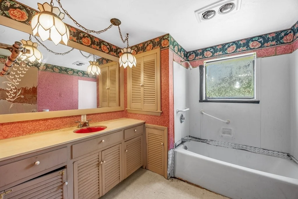 Photo of 162 Arcadia Blvd