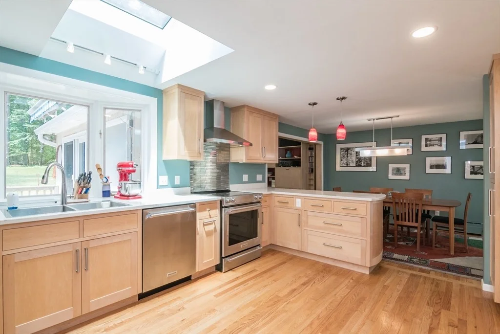 Photo of 669 Westhampton Rd