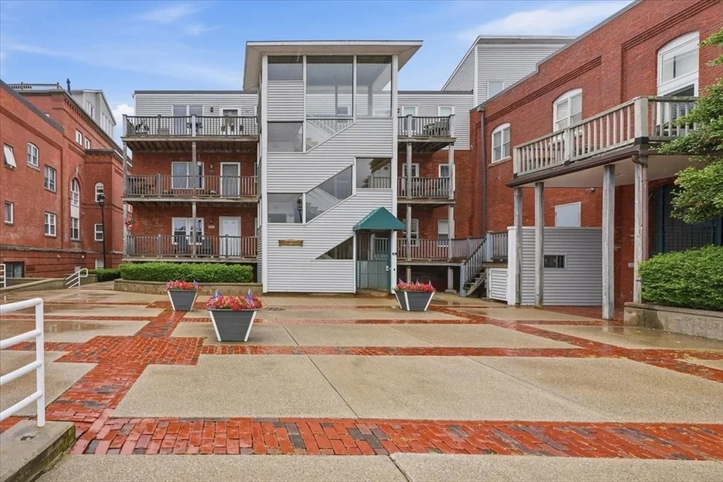 Photo of Unit 302 at 45 Main Street