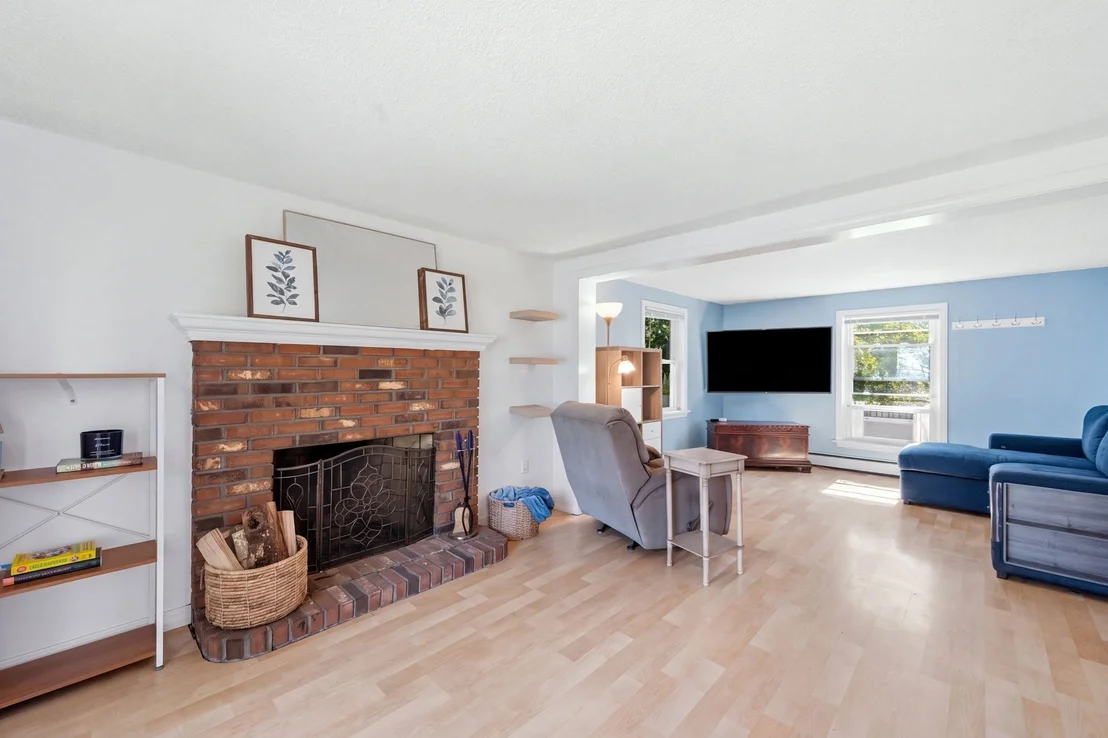 Photo of 380 Plumtree Rd