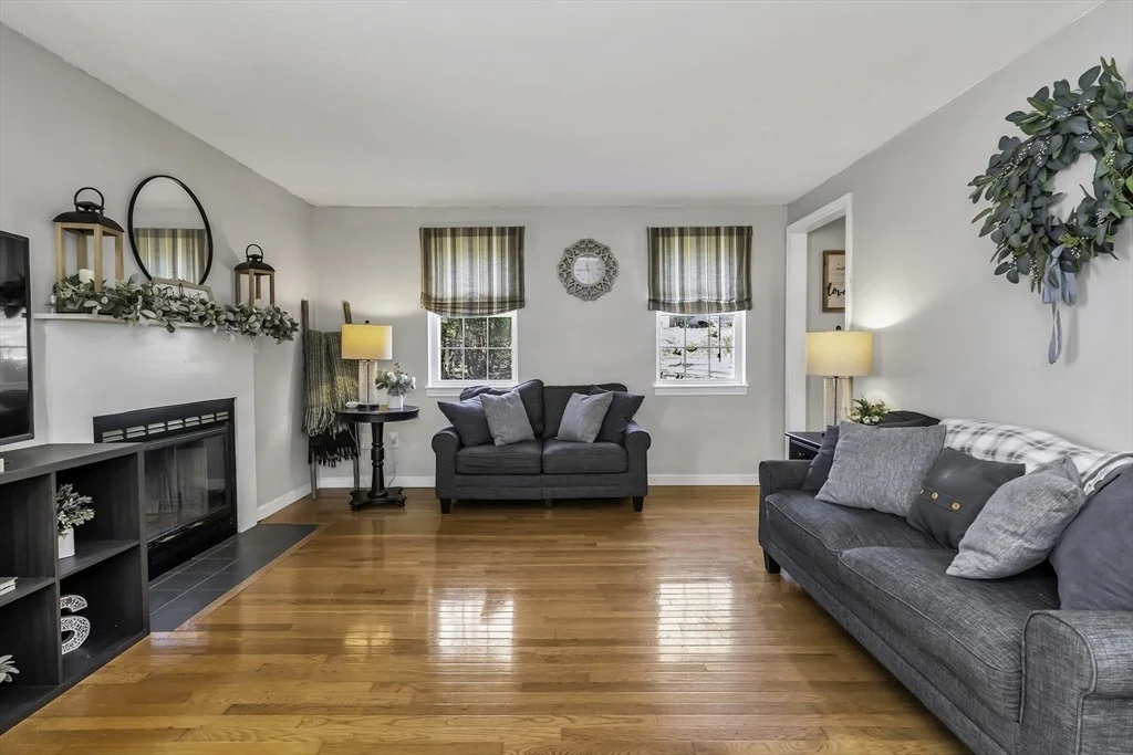 Photo of 7 Bowdoin Dr