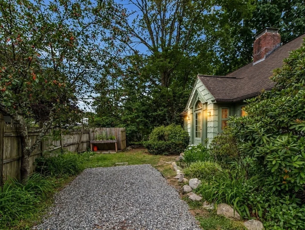 Photo of 387 Willow Street