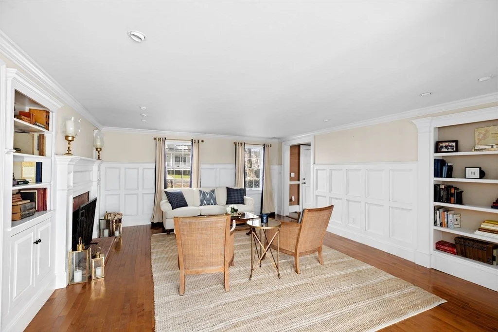 Photo of 10 Wompatuck Rd