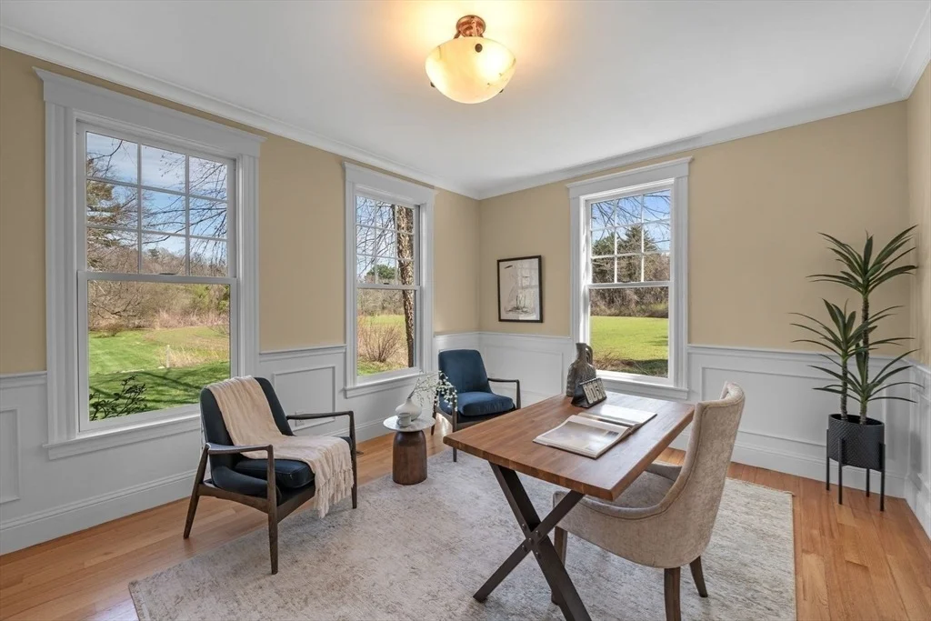 Photo of 102 River Rd