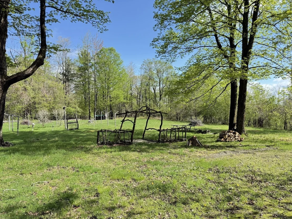 Photo of 1069 West Road
