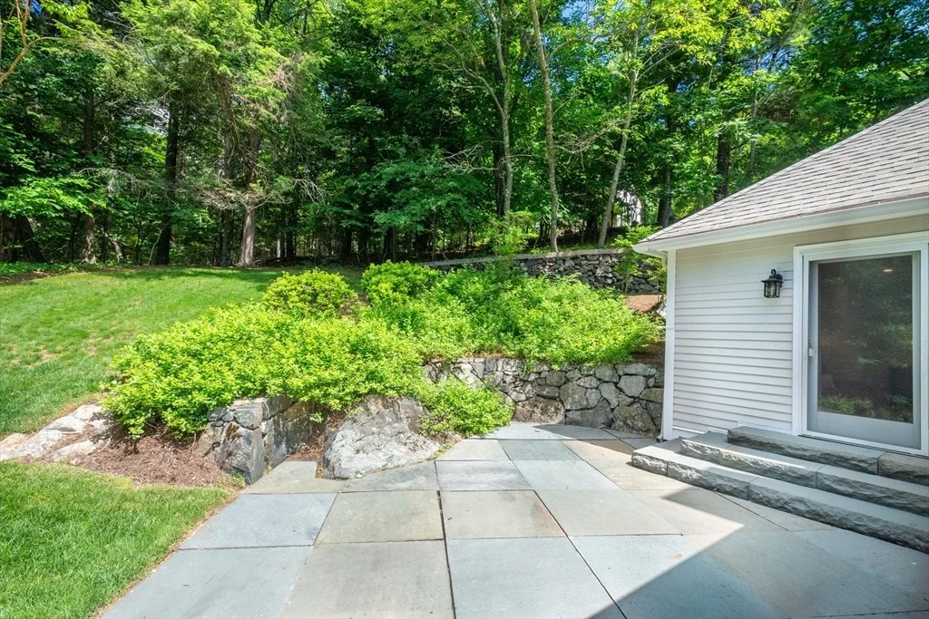 Photo of 15 Fieldstone Dr