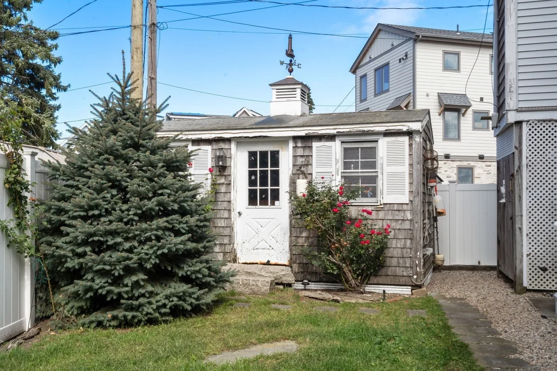 Photo of 125 Edgewater Drive