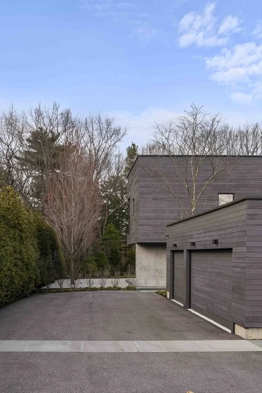 Photo of 37 Carleton Dr