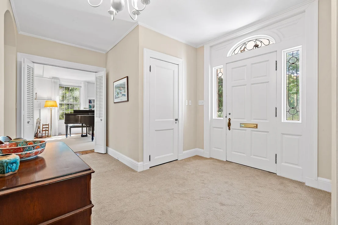 Photo of 8 Oakmount Circle