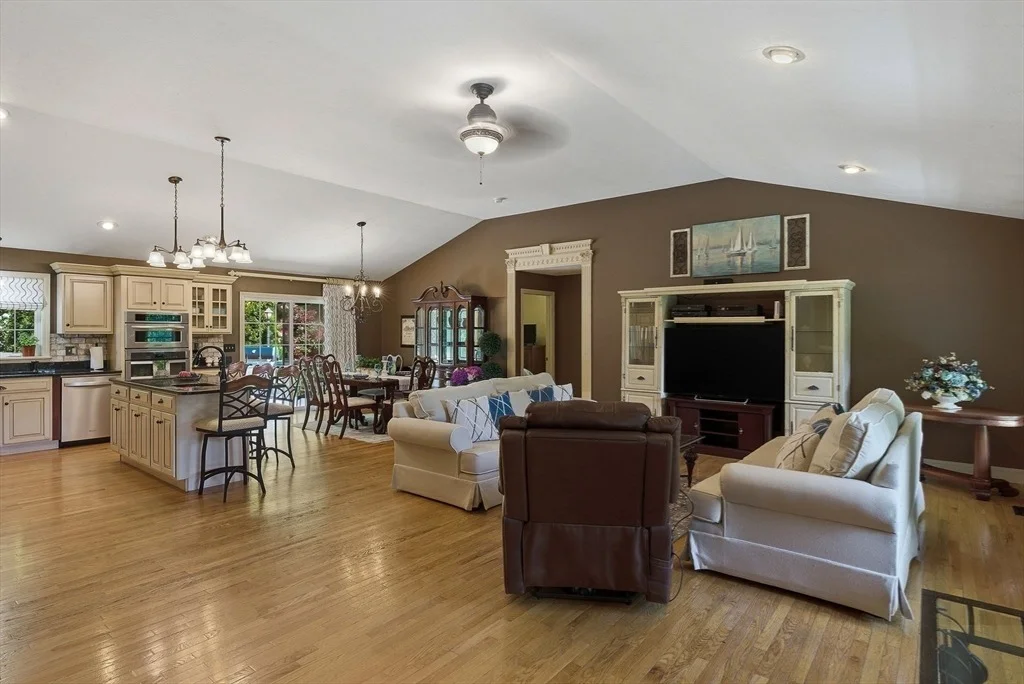 Photo of 493 Hubbardston Rd