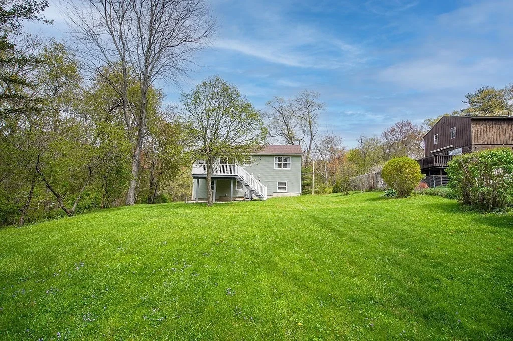 Photo of 131 Queen Ave