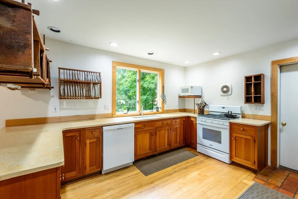 Photo of 71 Morgan Cir