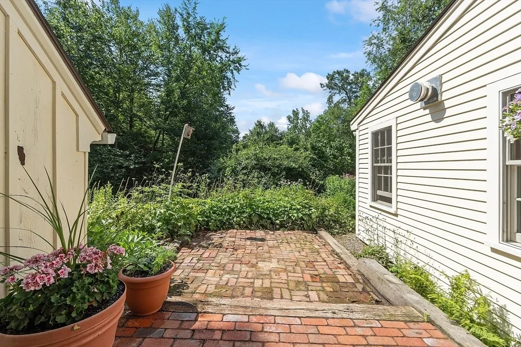 Photo of 159 West Bare Hill Rd