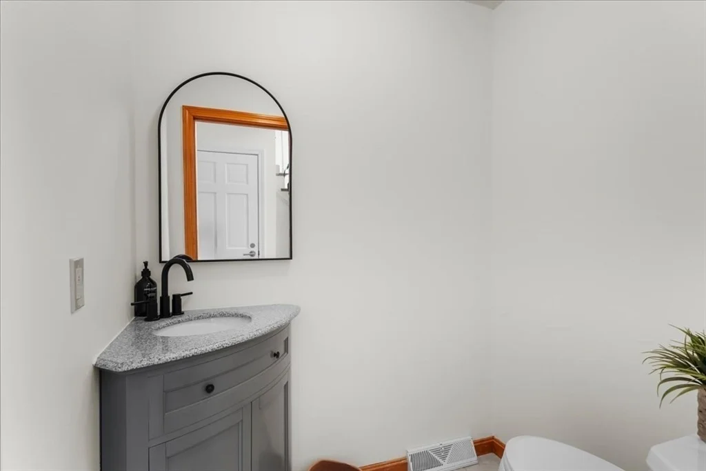 Photo of 2 Harrison Pl