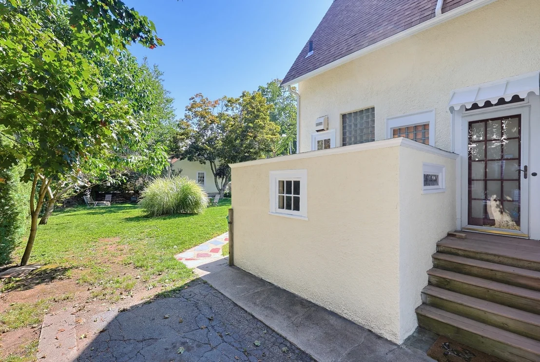 Photo of 218 County St.
