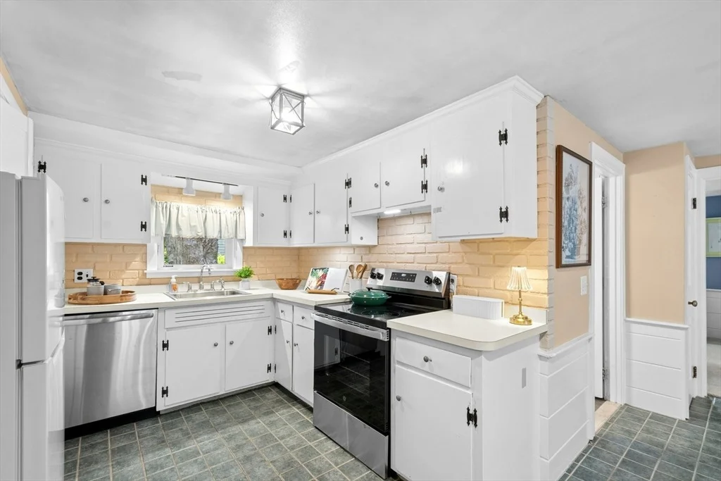 Photo of 171 Lawson Rd.