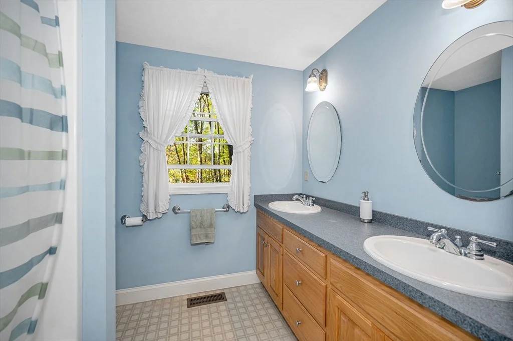 Photo of 12 Dawn Dr