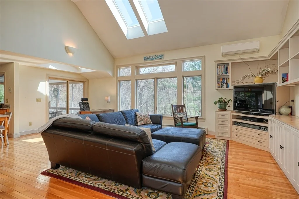 Photo of 166 Willowgate Rise