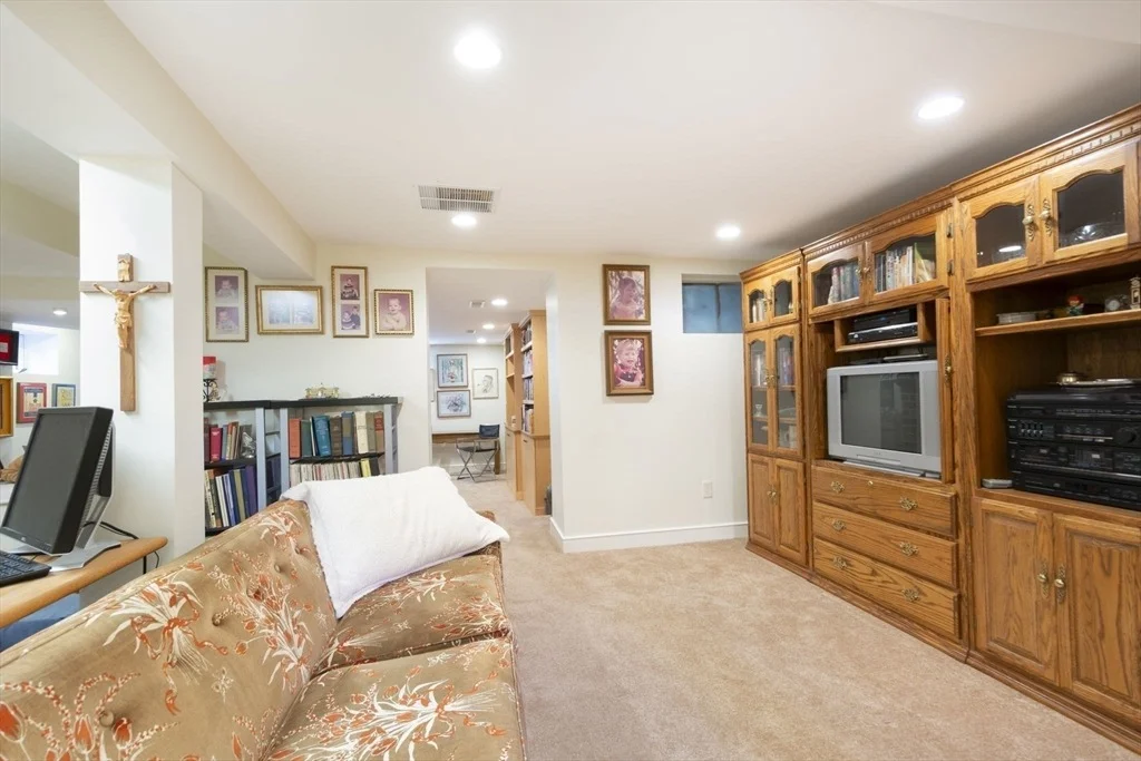 Photo of 93 Winfield Rd
