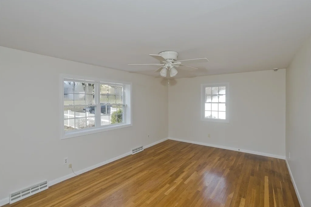 Photo of 192 Gardens Dr