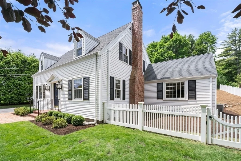 Photo of 37 Salisbury Dr