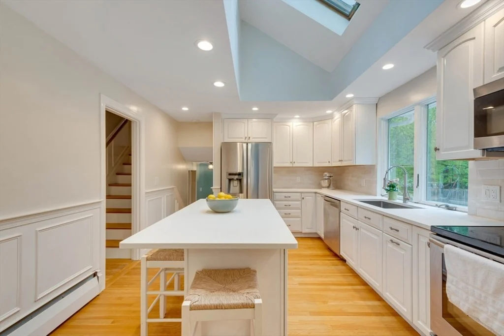 Photo of 732 Salem End Rd