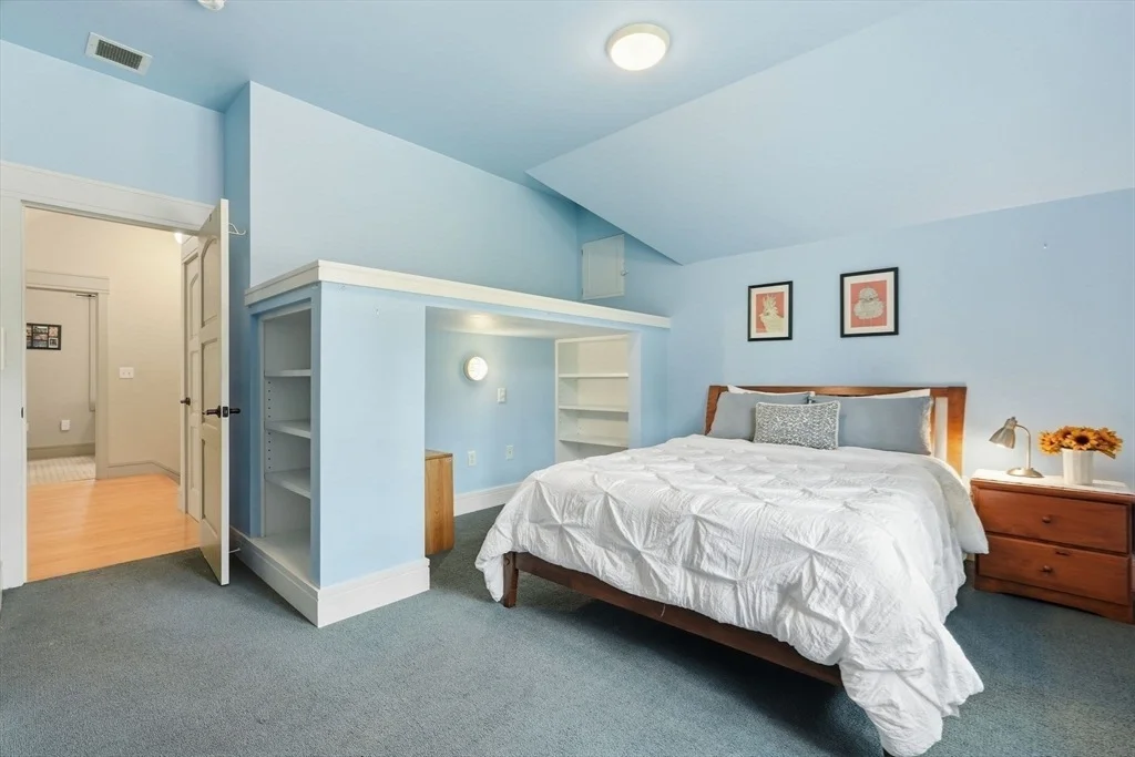 Photo of 18 Eveningstar Dr