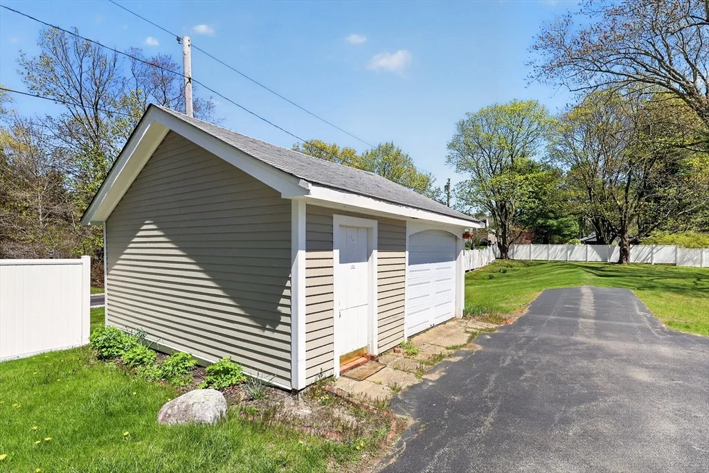 Photo of 1154 Main St