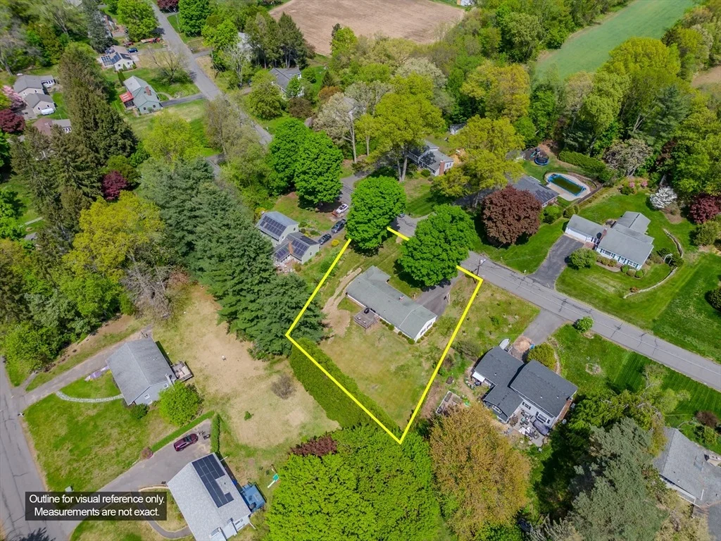 Photo of 8 Meadowbrook Dr
