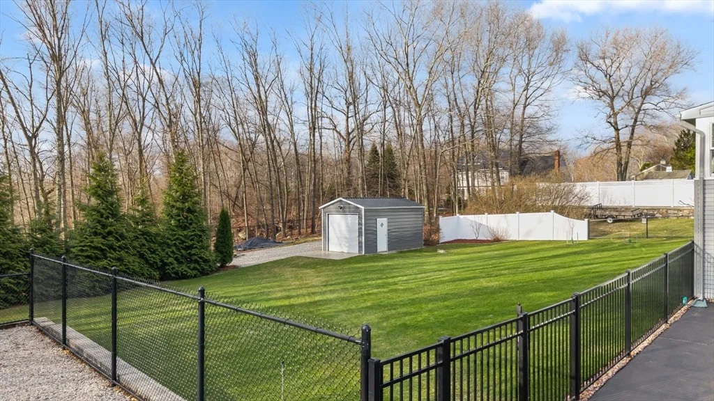 Photo of 16 Flint Pond Rd