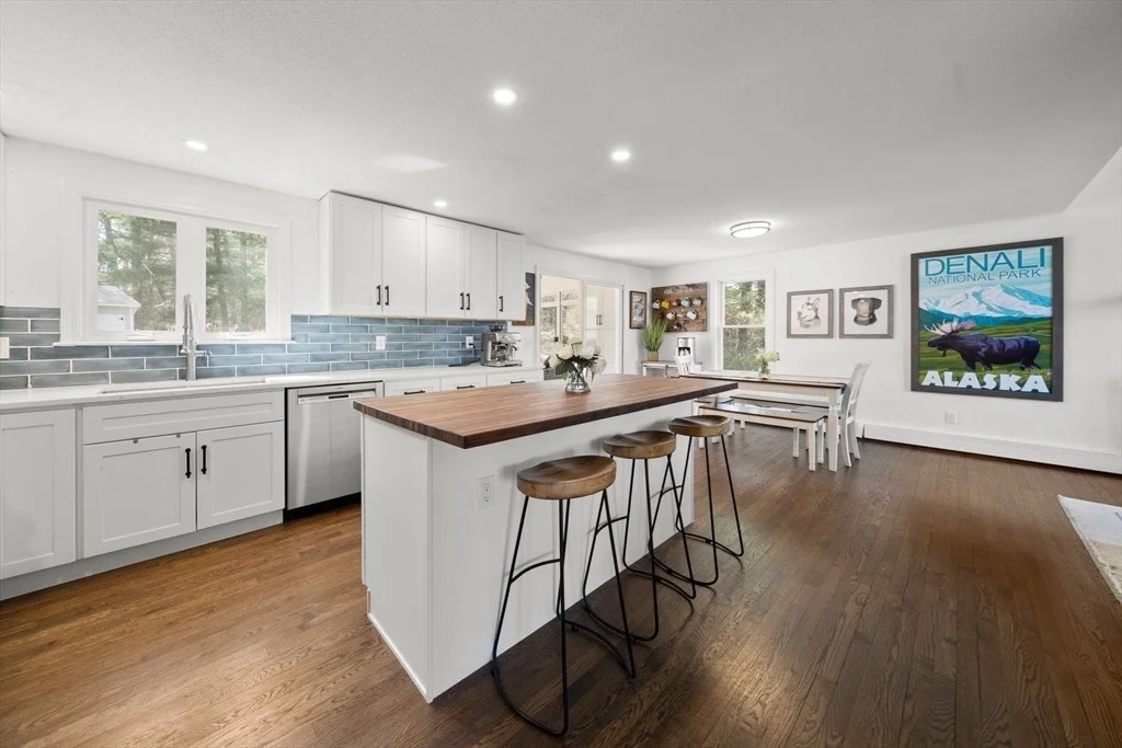 Photo of 25 Moon Compass Ln