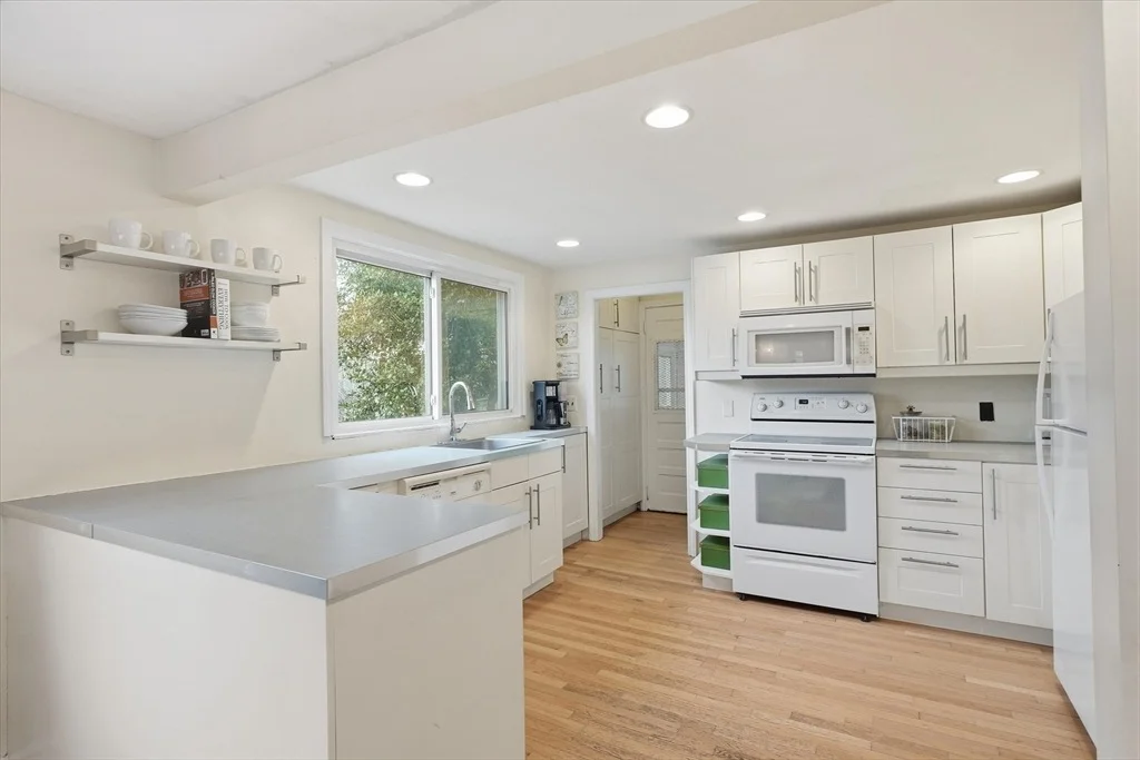 Photo of 9 Pinewood Ave