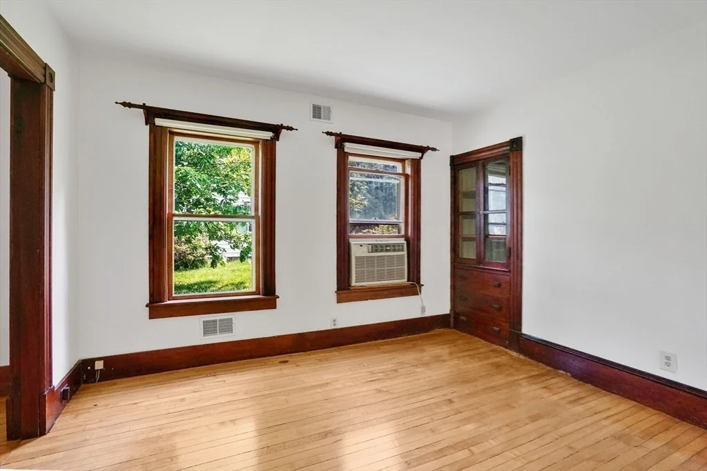 Photo of 547 Main St