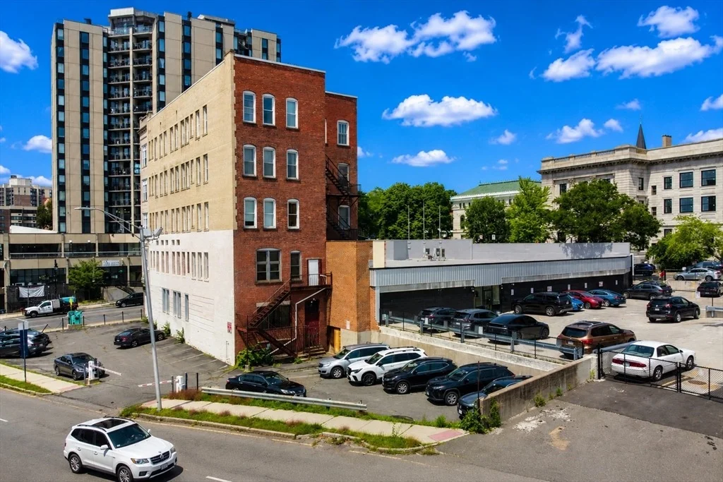 Photo of Unit 5THFLR at 175 State St