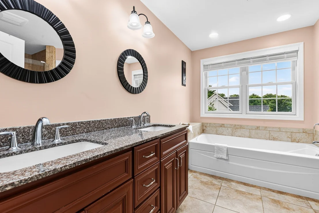 Photo of 14 Longbrook Dr